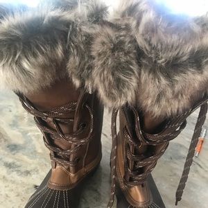 Sz10.5 London Fog fur trimmed duck winter boot